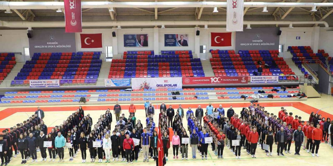 Okul Sporları Gençler Voleybol Grup Müsabakaları Açılış Seremonisi Karabük’te Yapıldı