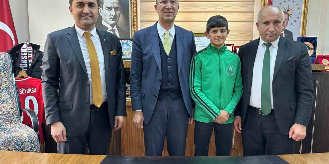 Başkan Büyüksu, Türkiye Şampiyonu Olan Bülent Düzen’i Makamında Ağırladı