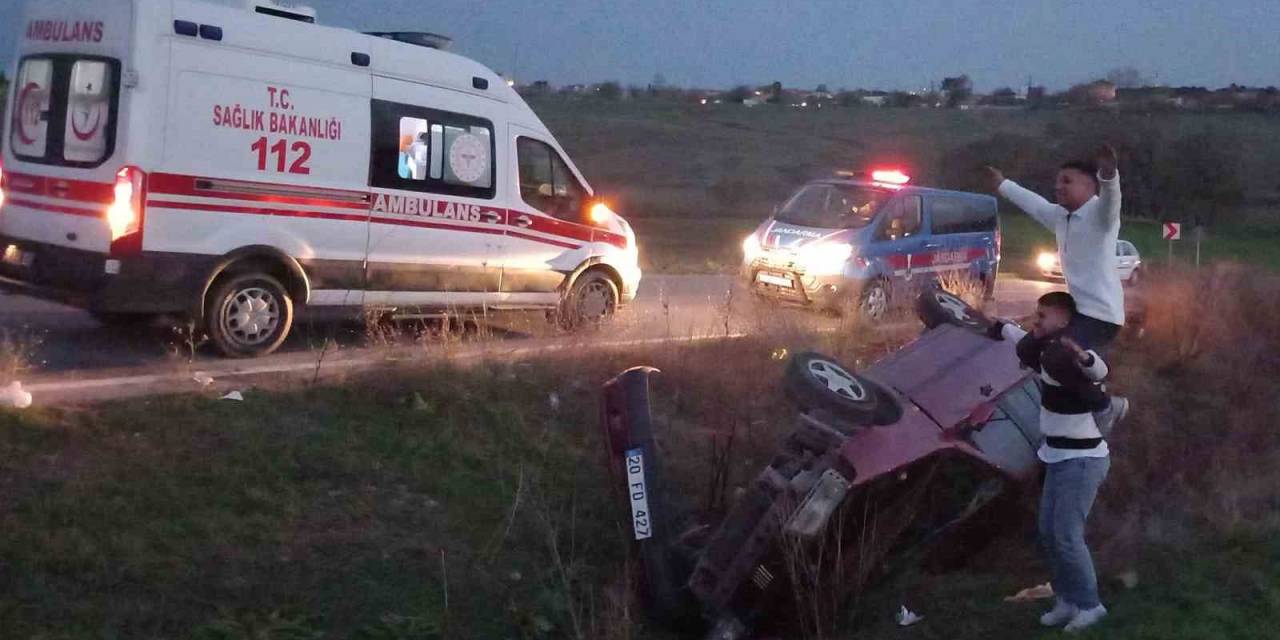 Takla Atan Aracın Altından Sağ Salim Çıktı, Arkadaşını Sırtına Alıp Poz Verdi