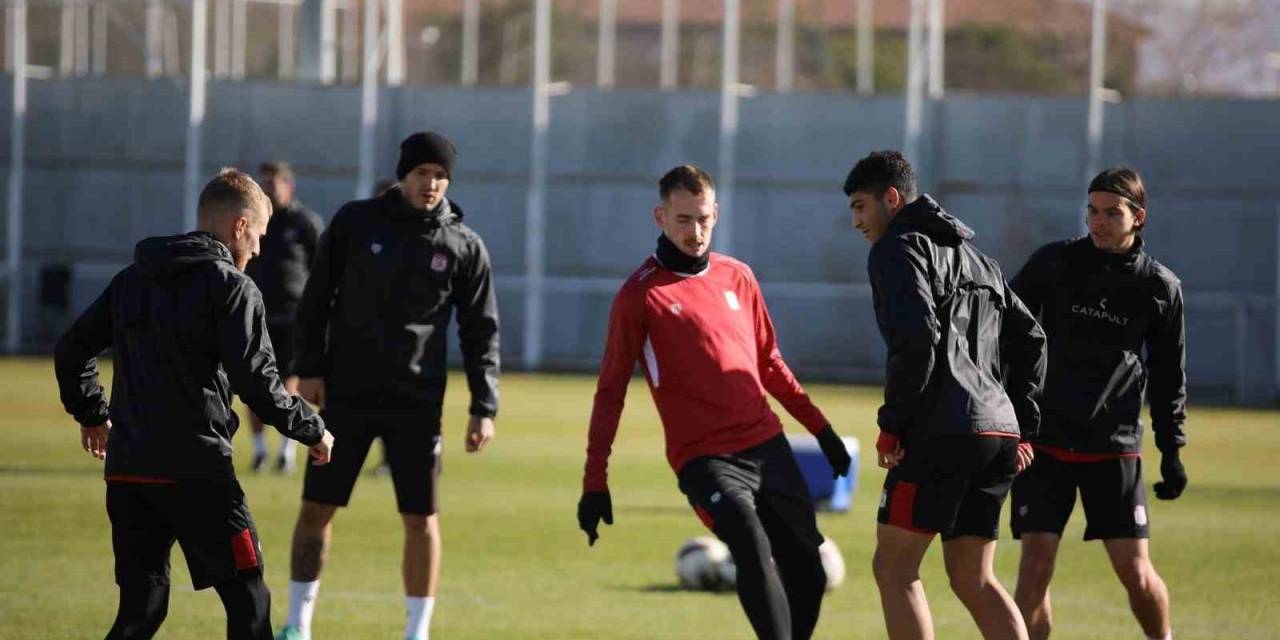 Sivasspor’da Fenerbahçe Maçı Öncesi Sakatlık Şoku!