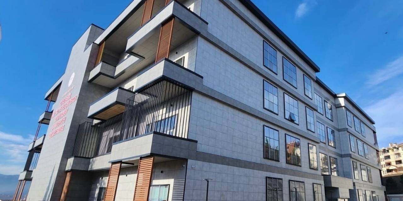 Milletvekili Şahin: "Hizmete Aldığımız Yeni Acil Servisimiz Hayırlı Olsun"