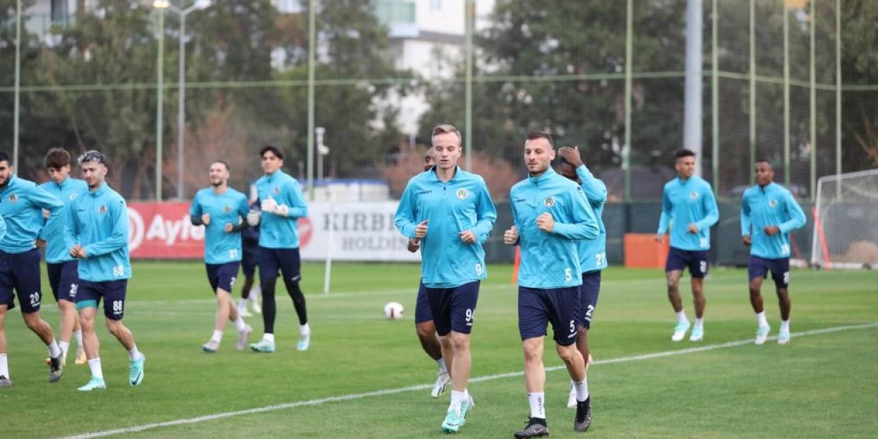 Alanyaspor, Kocaelispor İle Oynayacağı Maçın Hazırlıklarını Tamamladı