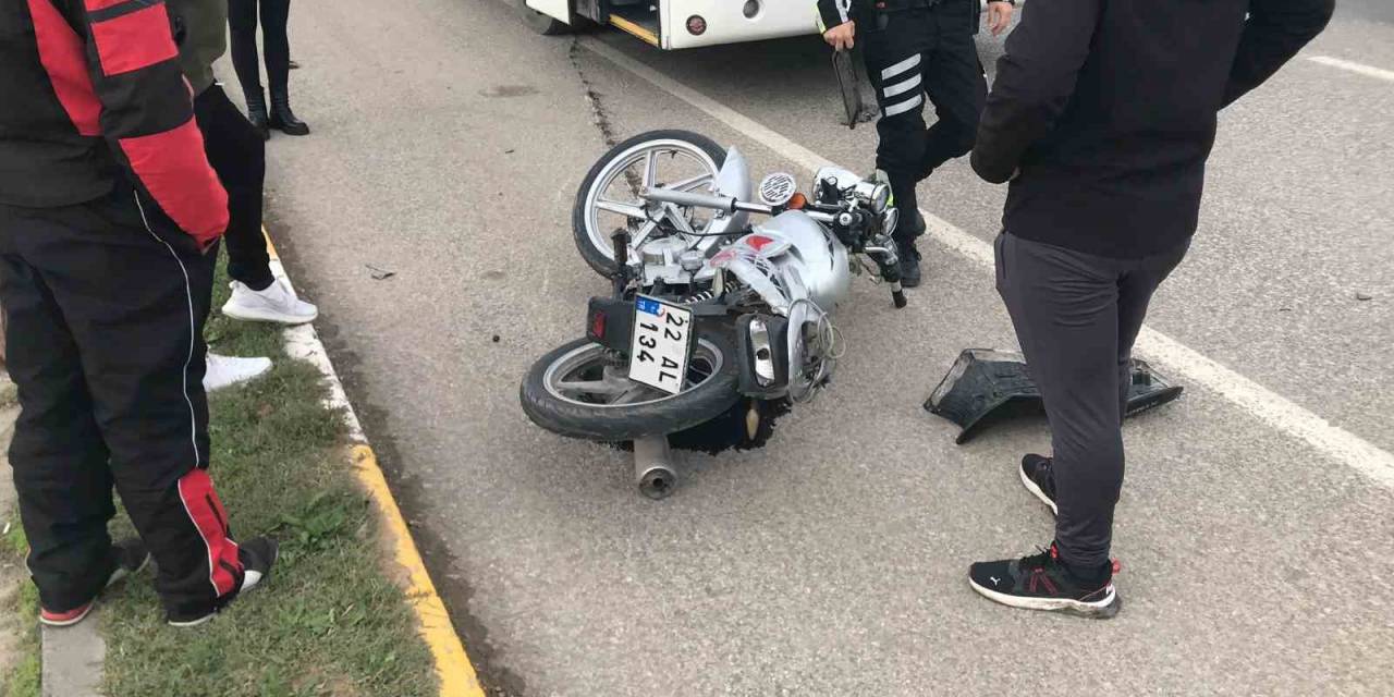 Edirne’de Otobüs, Otomobil İle Motosikletin Karıştığı Kazada 1 Kişi Yaralandı