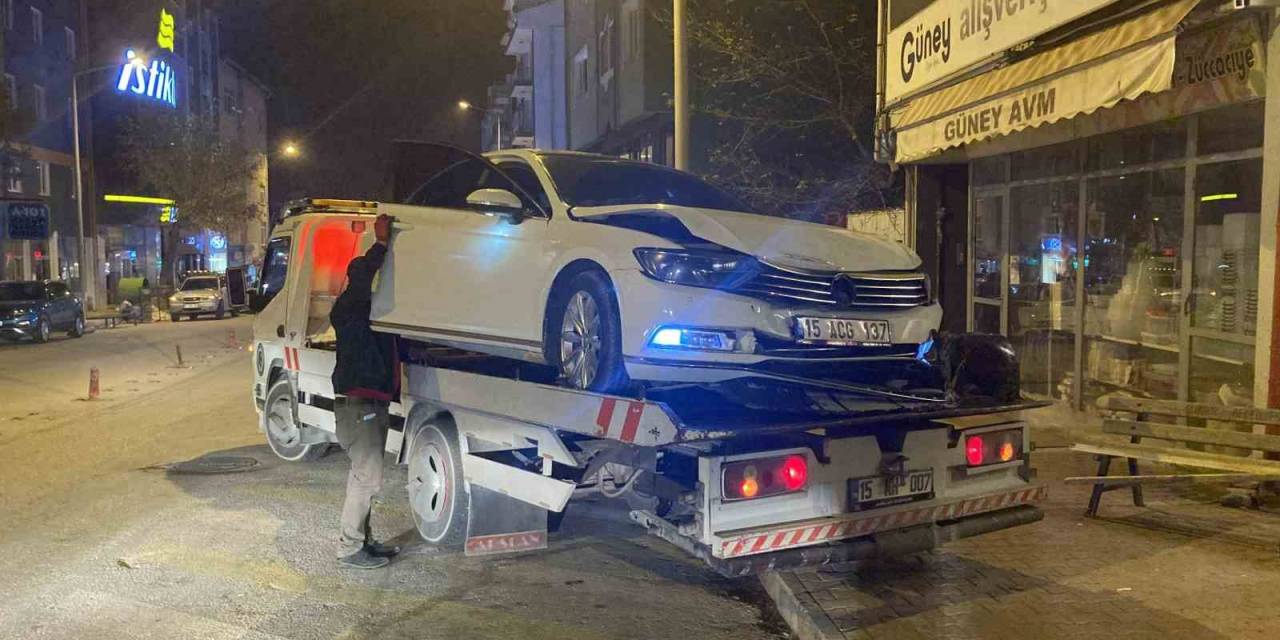 Aracıyla Kaldırıma Çıkan Sürücü Alkollü Çıktı