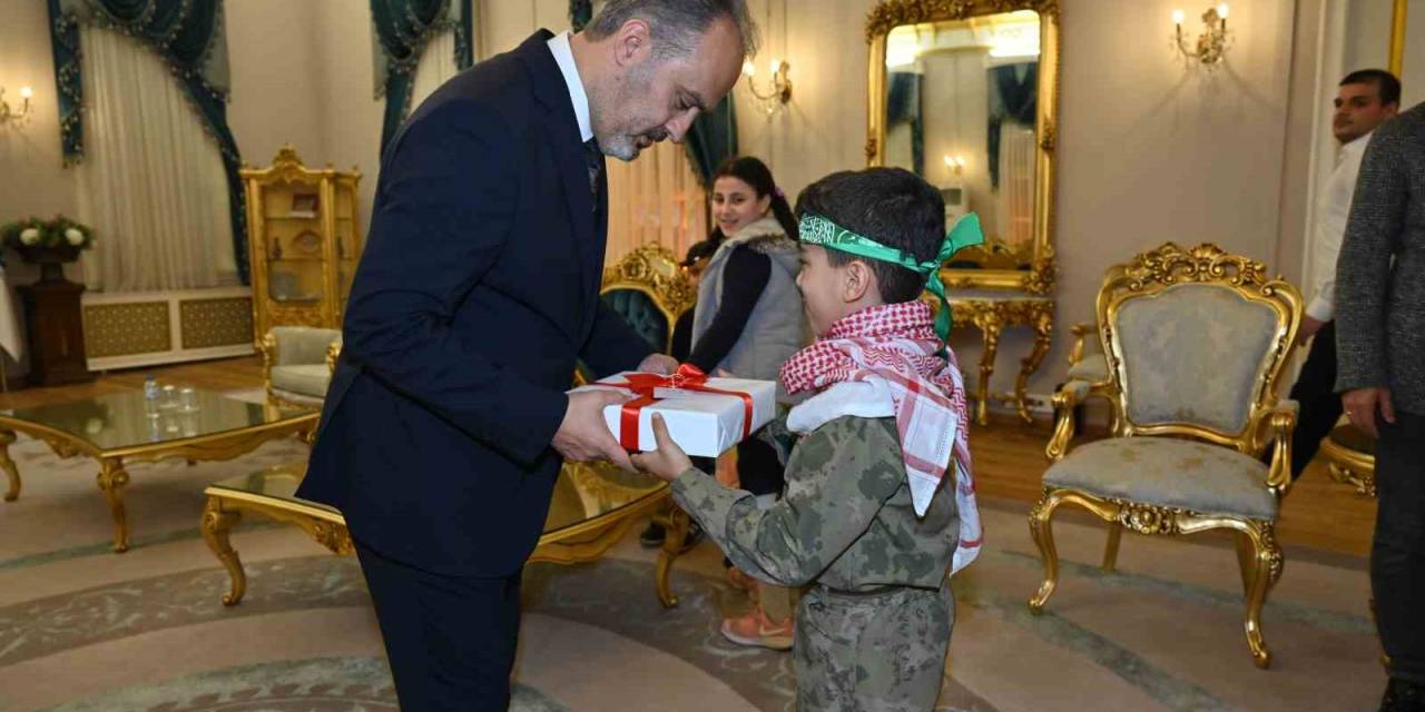 Filistinli Çocuklardan Başkan Aktaş’a Ziyaret