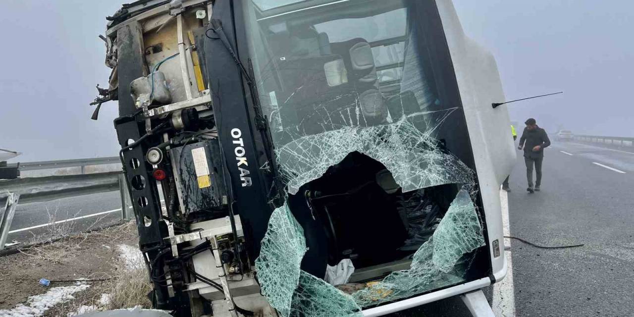 Ağrı’da Sis Kazayı Beraberinde Getirdi: 19 Yaralı
