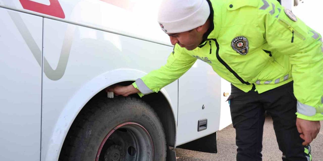 Elazığ’da Kış Lastiği Denetimleri Sürüyor