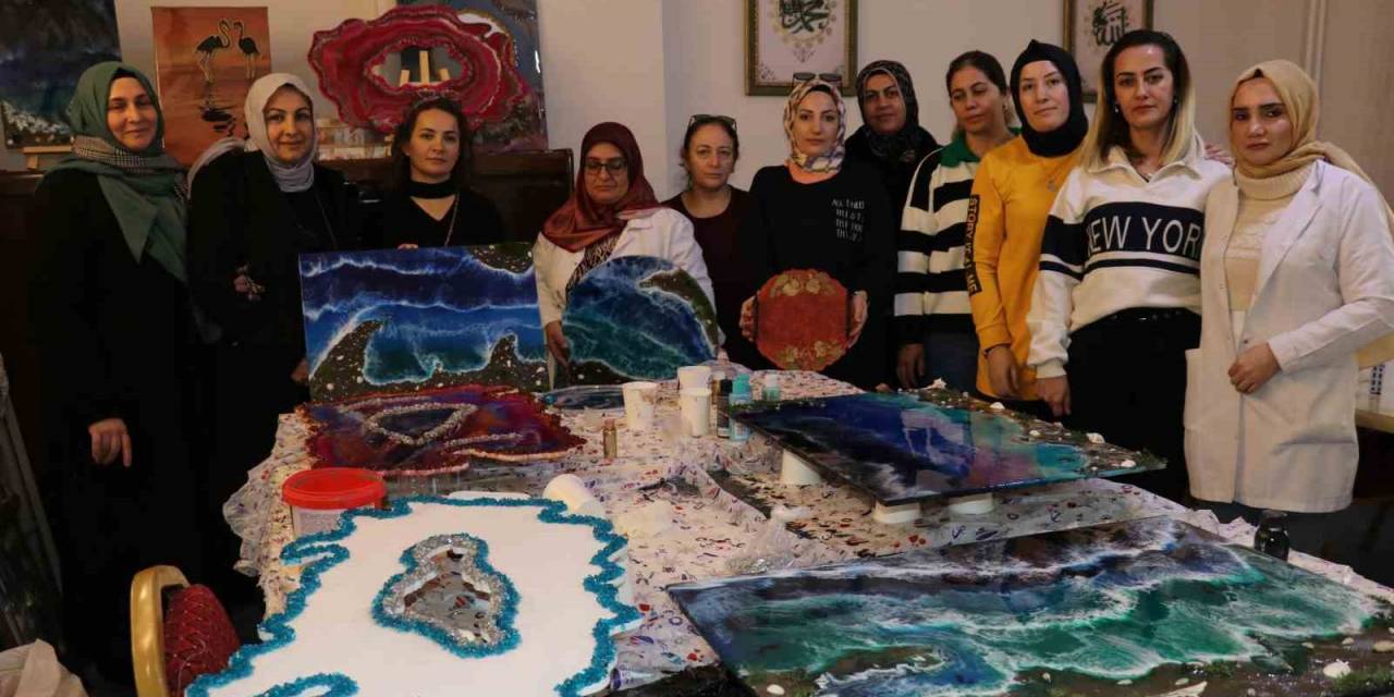 Vanlı Kadınlar Epoksi Sanatı İle Aile Bütçelerine Katkıda Bulunacak