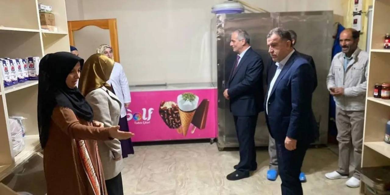 Vali Eldivan Kız Kur’an Kursu Öğrencileriyle Bir Araya Geldi