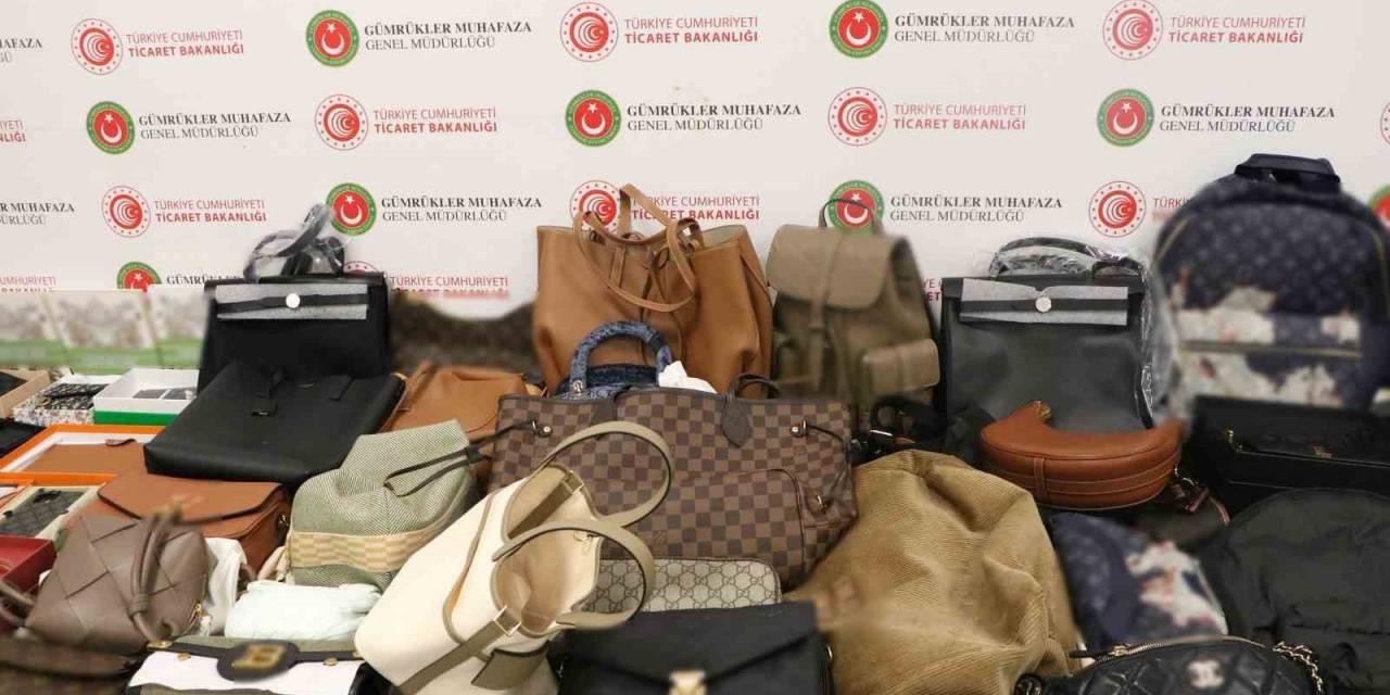 İstanbul Havalimanı’nda Piyasa Değeri 3 Milyon 590 Bin Lira Olan Kaçak Lüks Eşyalar Ele Geçirildi