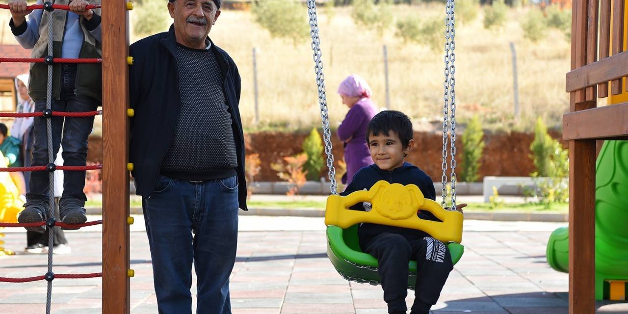 Kahramanmaraş Yenikent’e Çocuk Oyun Alanı