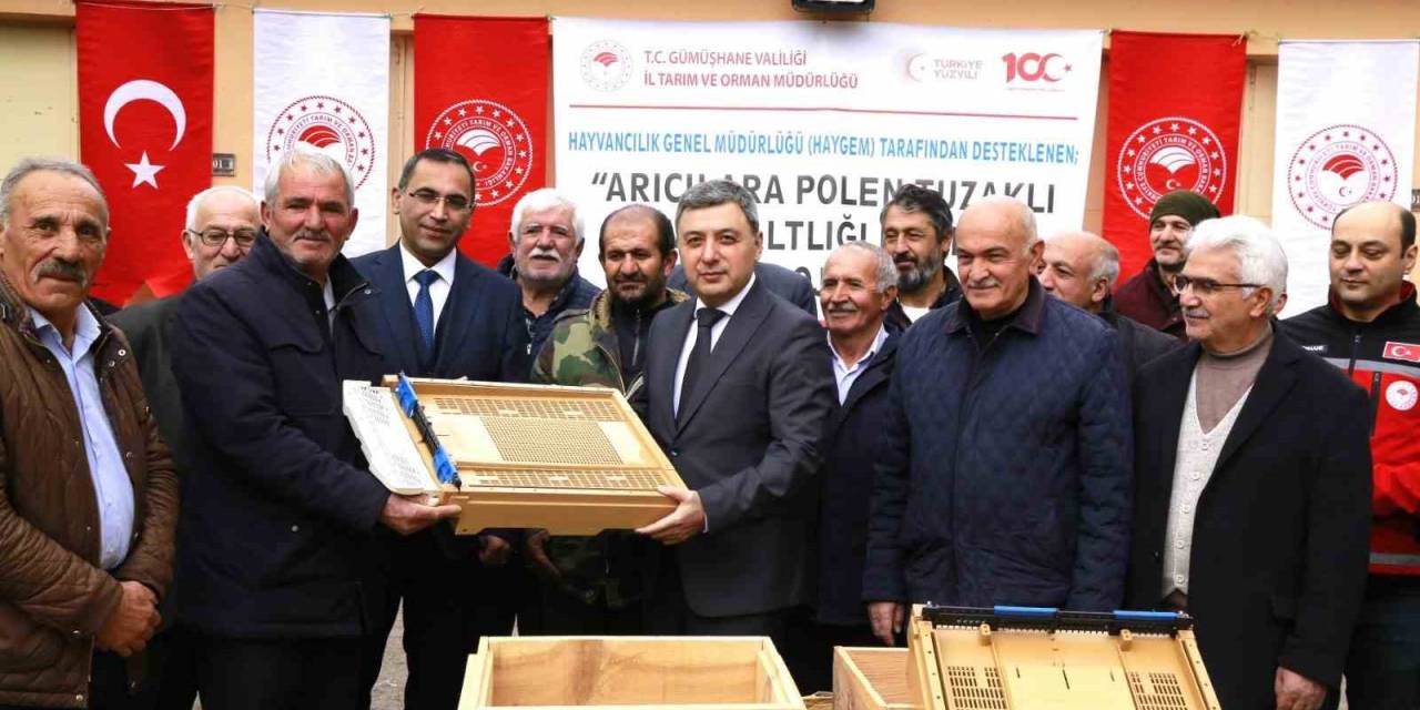Gümüşhane’de Arıcılara Bin 320 Adet Polen Tuzaklı Kovan Altlığı Dağıtıldı