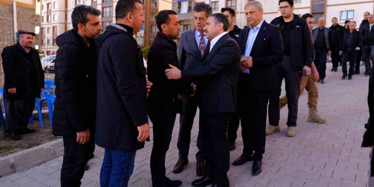 Şırnak Valisi Atay, Yangında Ölen Çocuğun Ailesine Taziye Ziyaretinde Bulundu