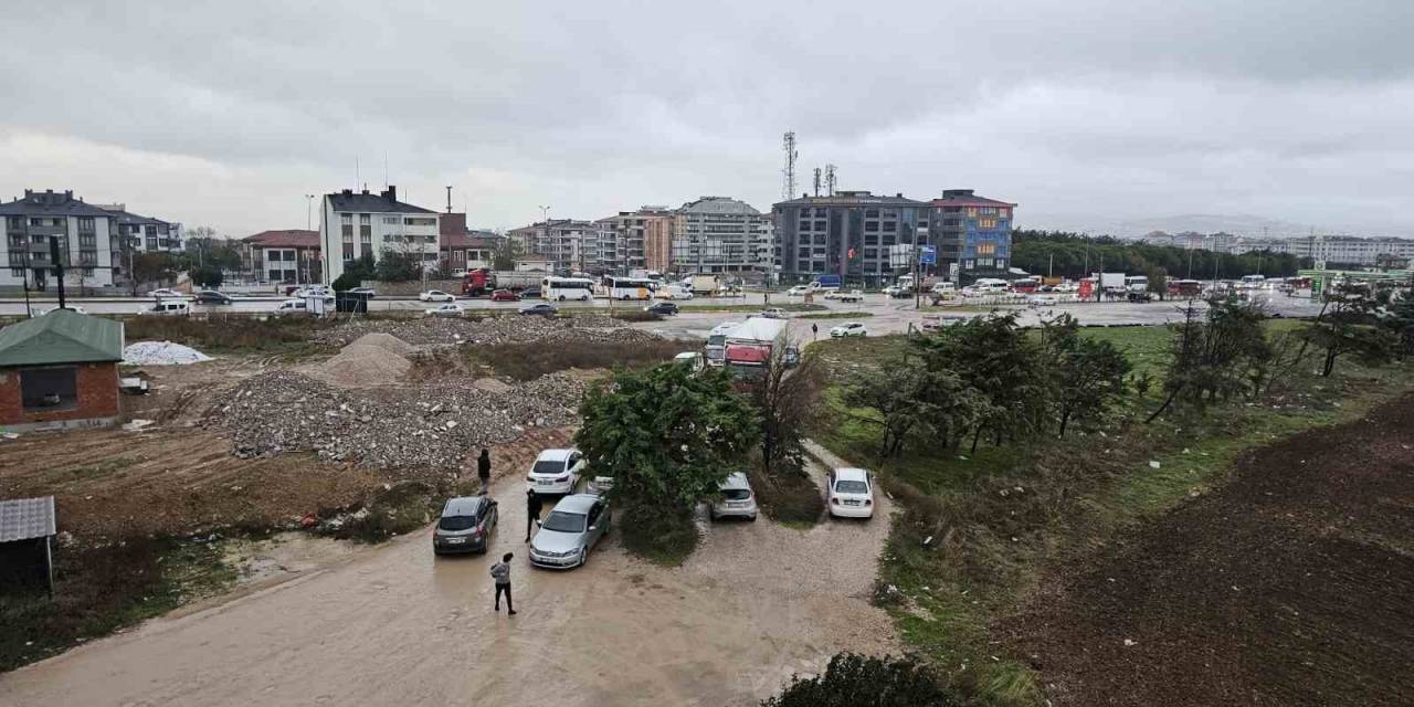 Çareyi Yolu Kapatmakta Buldu