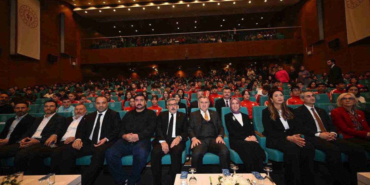 Bakan Bak: "Deprem Bölgesinde 33 Milyon Sıcak Yemek, 3 Milyon 300 Bine Yakın Kumanya Ve Paketli Gıda Dağıtımı Gerçekleştirildi"