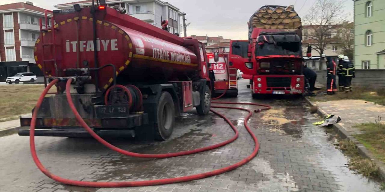 Edirne’de Park Halindeki Kamyon Alev Alev Yandı