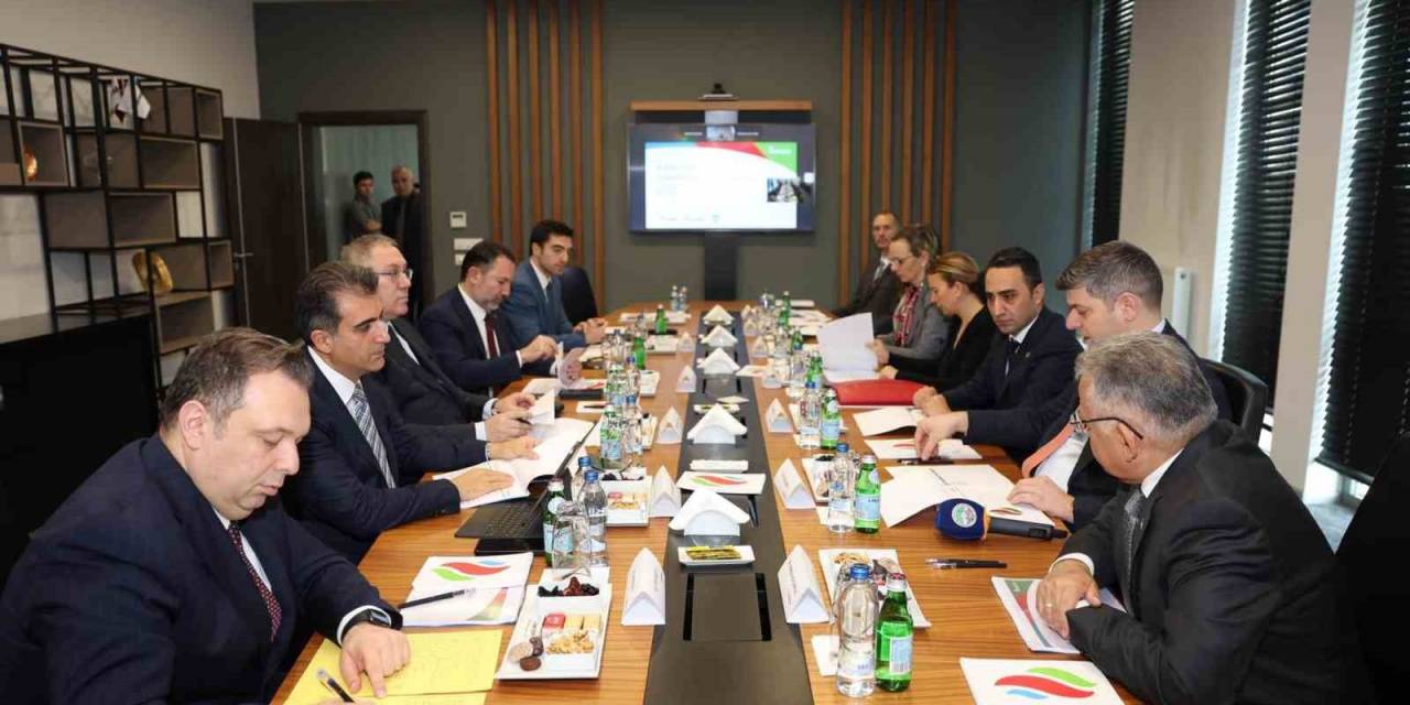 Başkan Büyükkılıç, Kayserigaz Yönetim Kurulu Toplantısına Katıldı