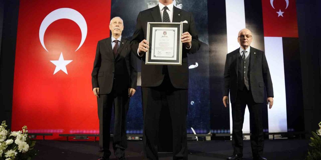 Beşiktaş’ta Başkan Hasan Arat Ve Yönetim Kurulu, Mazbatalarını Aldı