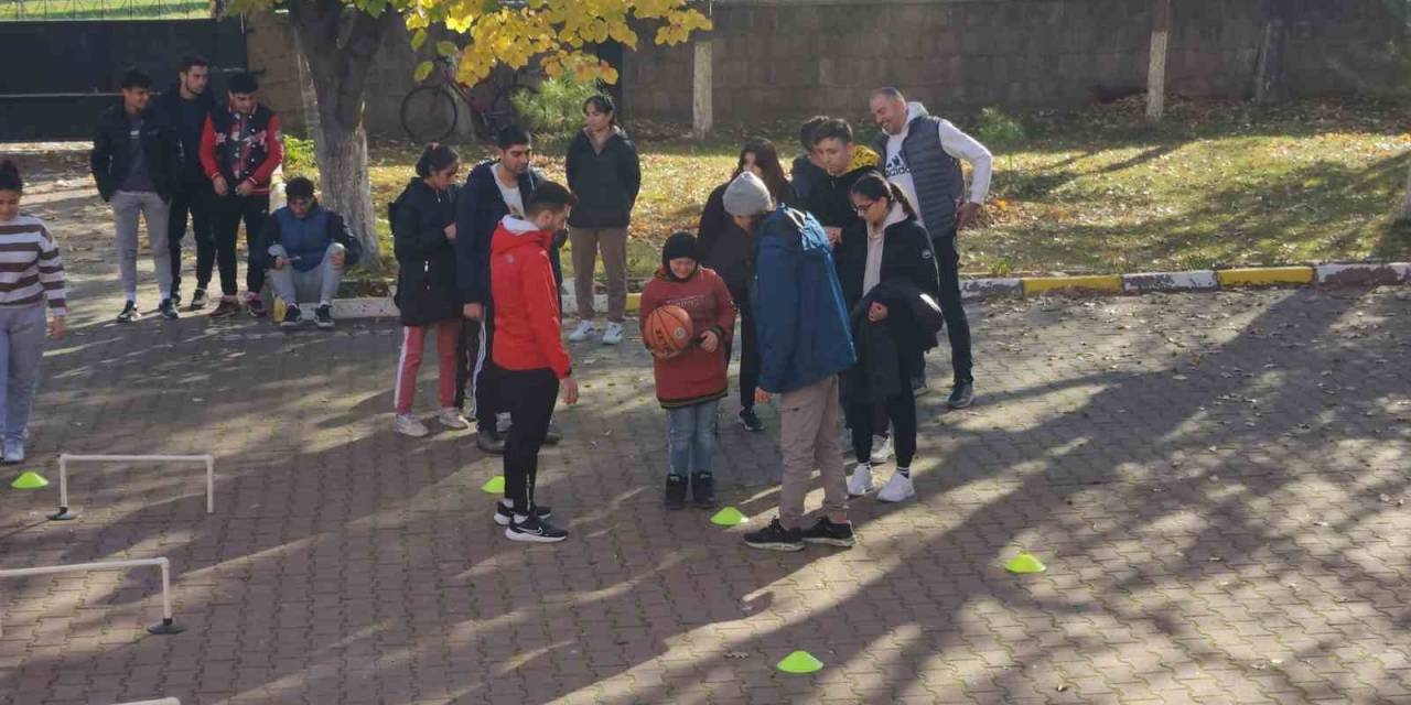 Eru Spor Bilimleri Fakültesi’nden ’bir Gün Değil Her Gün Yanınızdayız’ Etkinliği