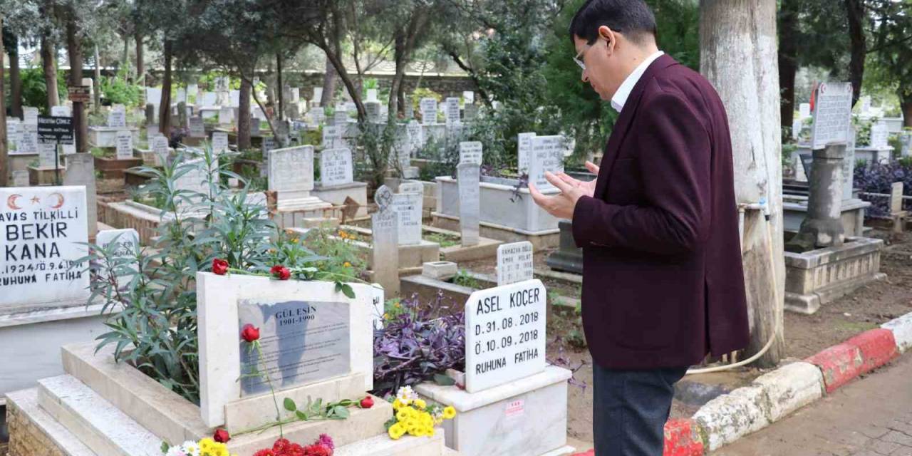 Başkan Özcan, Türkiye’nin İlk Kadın Muhtarı Esin’i Mezarında Ziyaret Etti