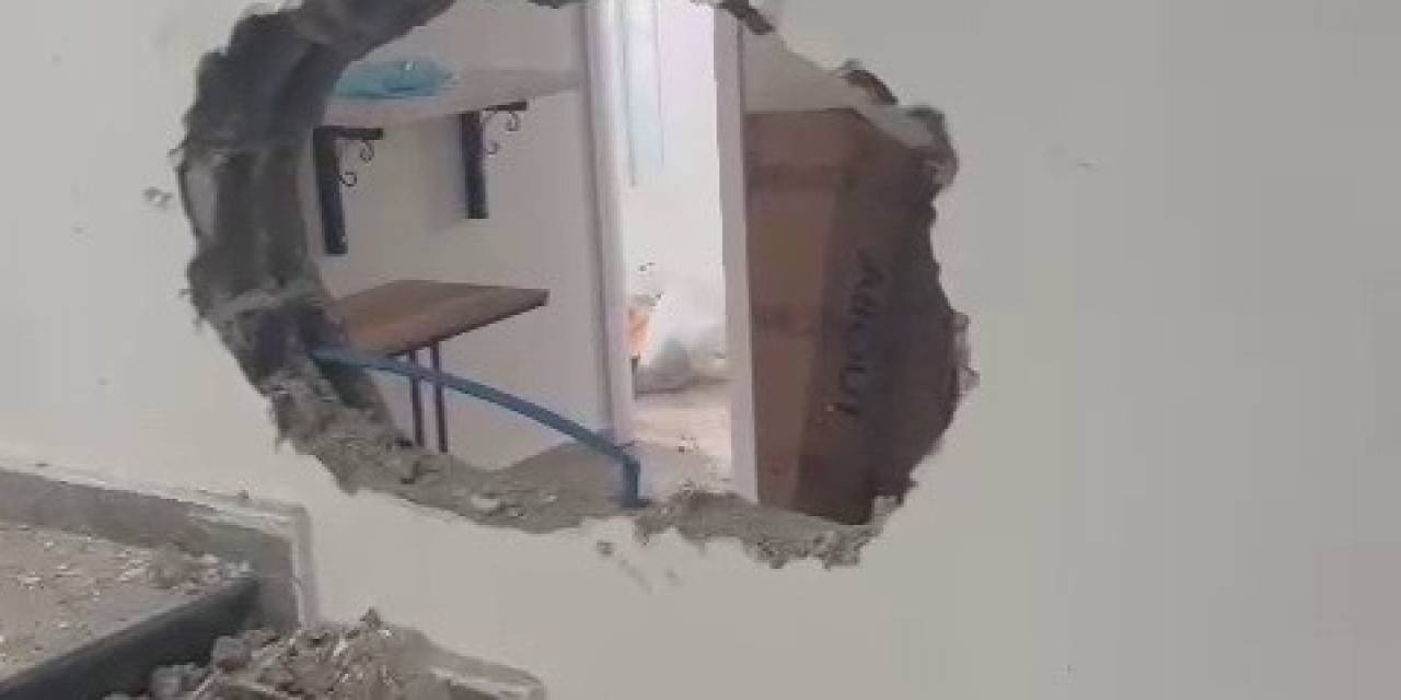 Hırsızlar Duvarı Delip İçeriye Girdi