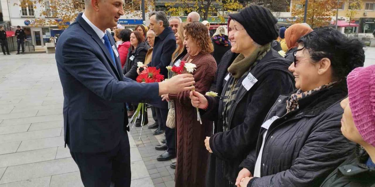 Gölcük’te Kadınların Seçme Ve Seçilme Hakkı Kutlandı