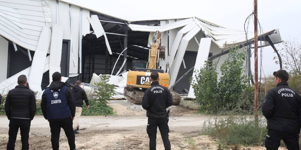 Nilüfer Çalı Ve Tahtalı’da Kaçak İşyerleri Yıkıldı