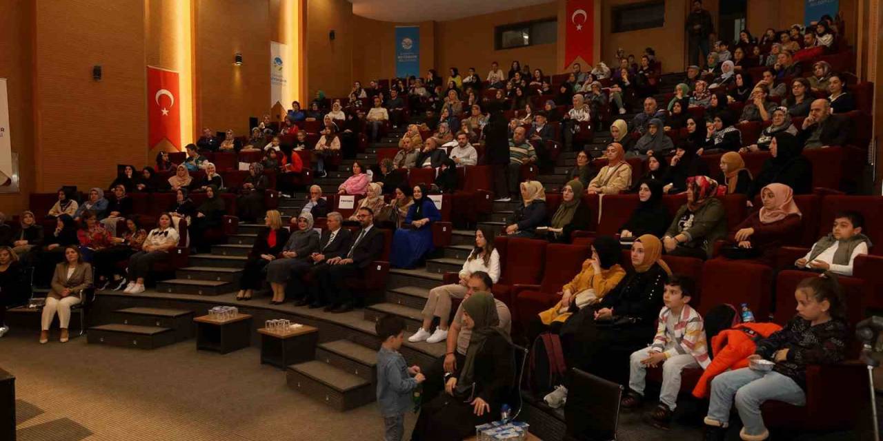 Sosyal Medyanın Karanlık Yüzü Ve Ailelere Düşen Büyük Görev