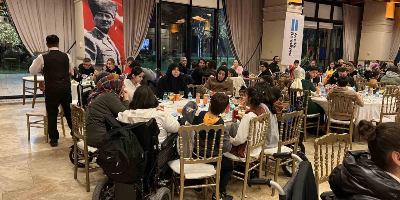 Başkan Hançerli, Engelli Vatandaşlarla Yemekte Bir Araya Geldi