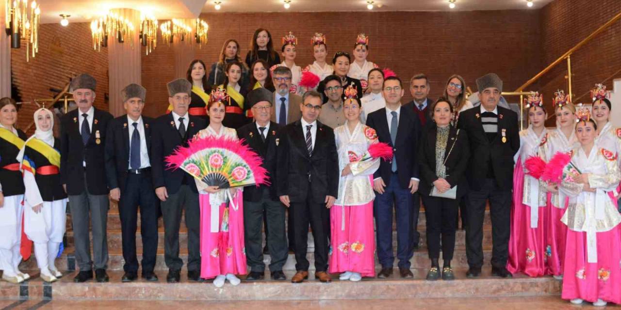 ’kore Türk Dostluğunun İzleri: Kore Savaşı Ve Yemek’ Anadolu Üniversitesi’nde Konuşuldu