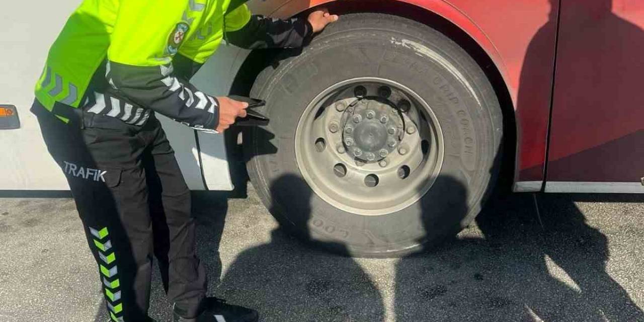Burdur Emniyetinin Kış Lastiği Denetiminde 81 Araca Ceza İşlem Uygulandı