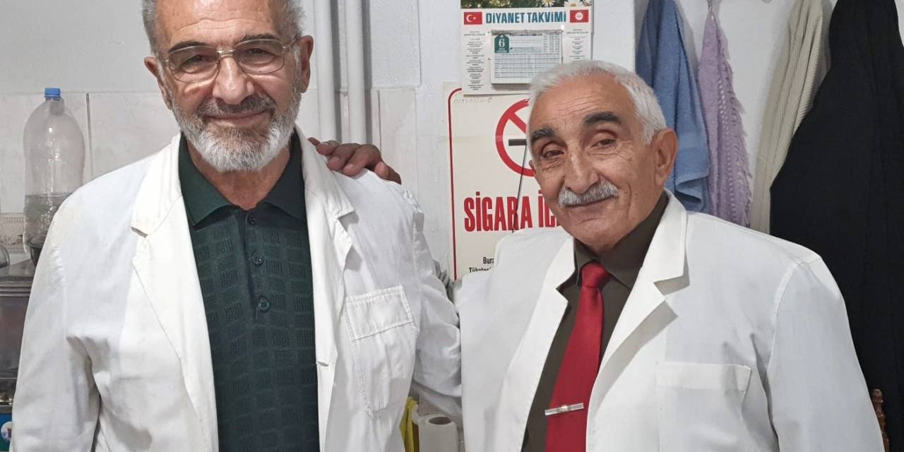 Yılların Eskitemediği Dostluk: 60 Yıllık Mesleklerini Aynı İş Yerinde Şevkle Yapıyorlar