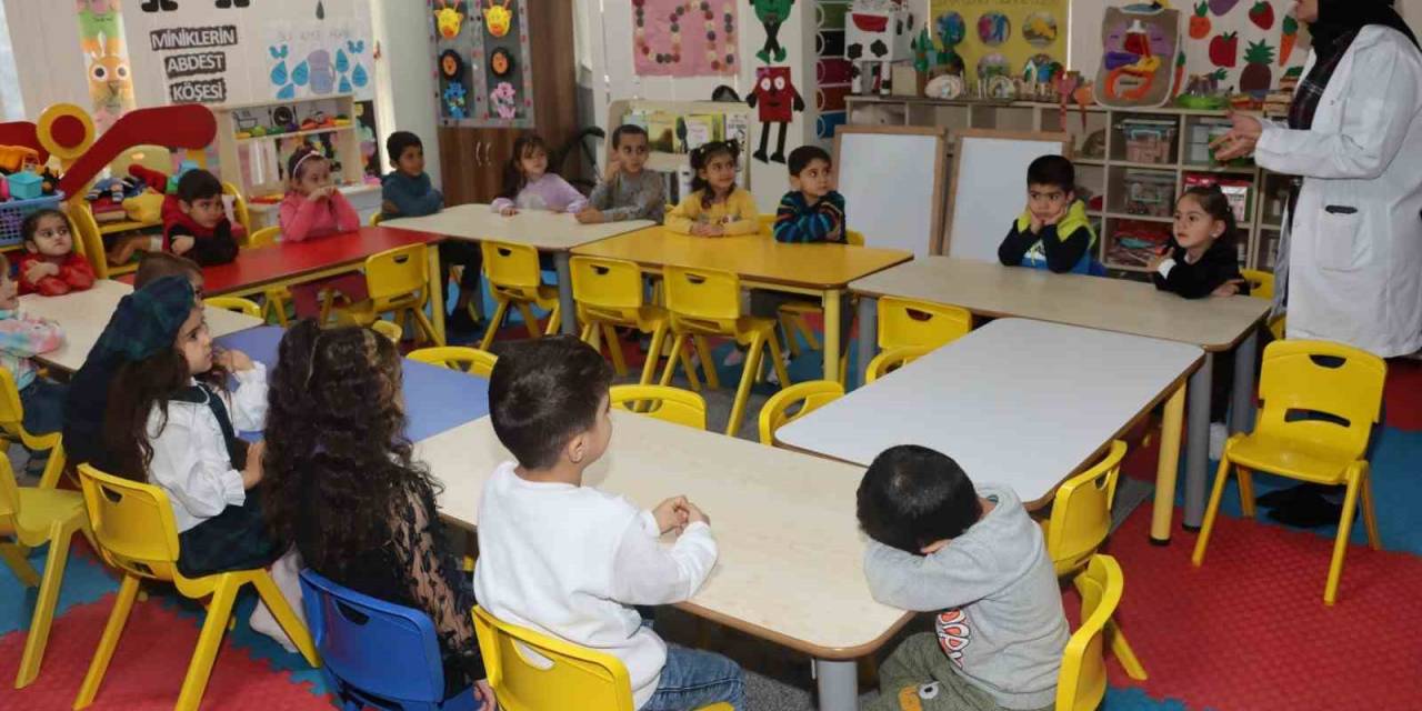 Anneler Kursta Çocuklar Kreşte