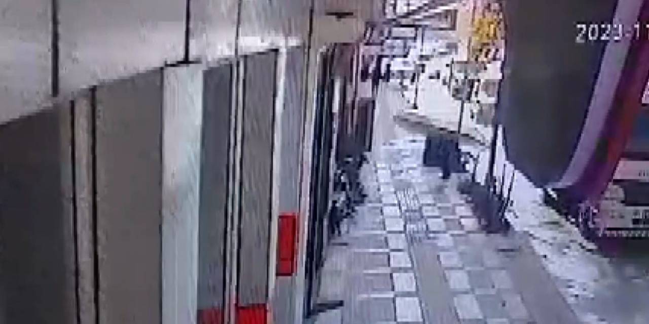 Şanlıurfa’da Kamyonun Çarptığı Tabelanın Altında Kalan Adam Ölümden Döndü