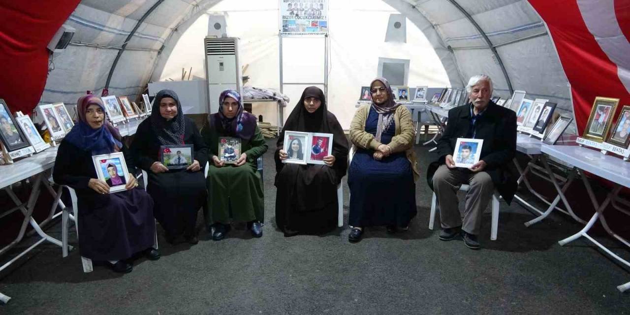 Diyarbakır Annelerinden Ankara’da Hdp Önündeki Eyleme Destek