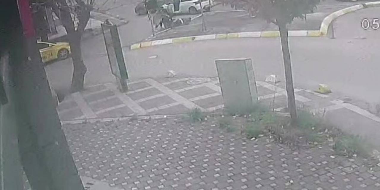 Eski Milli Futbolcu Oktay Derelioğlu, Kadıköy’de Trafikte Darp Edildi