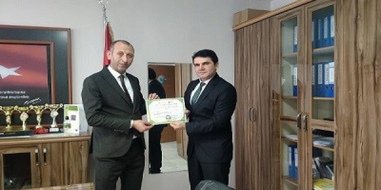 Faik Güngör Ortaokuluna Sıfır Atık Belgesi