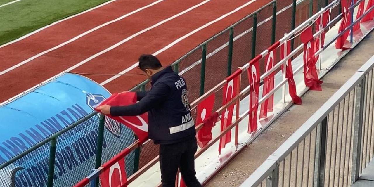 Polisin Türk Bayrağı Hassasiyeti Yürekleri Isıttı