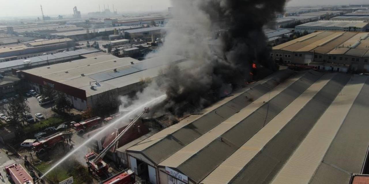 Fabrika Yangını 2 Saatte Söndürüldü