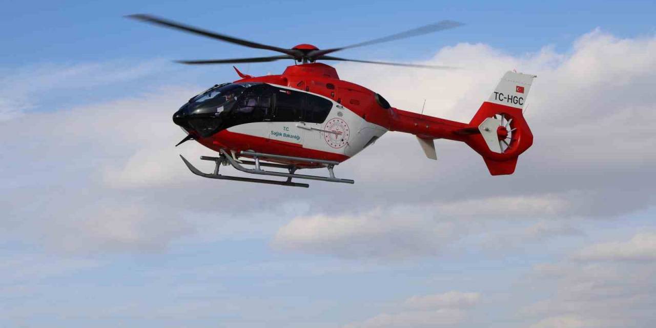 Çatıdan Düşüp Ağır Yaralandı, Ambulans Helikopterle Hastaneye Götürüldü