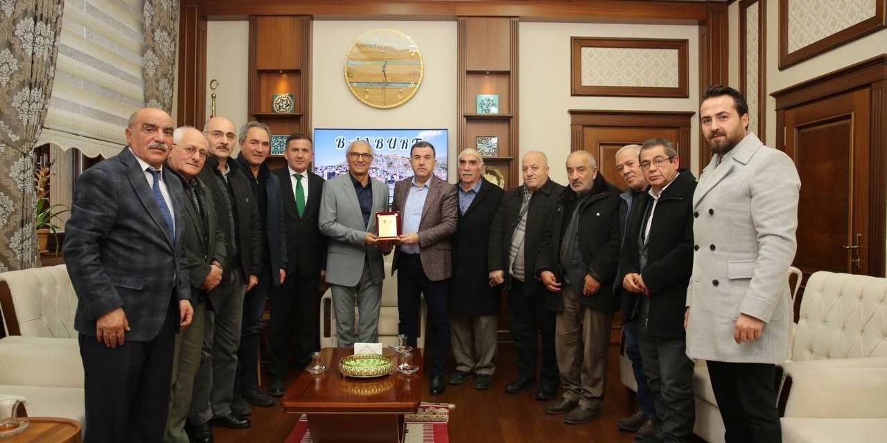 Ailesi Adına 2 Bin Fidan Diken Vatandaşa Teşekkür Plaketi Verildi