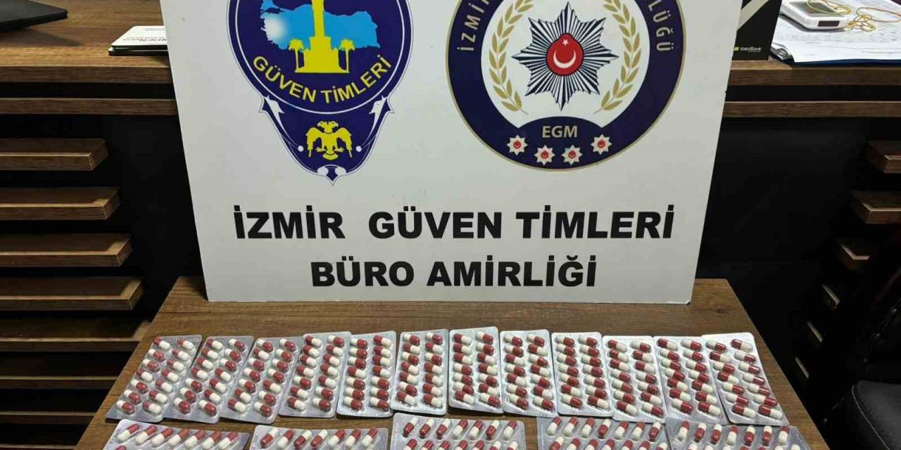 Sokakta Seyyar Eczacı Gibi Gezen Torbacı Yakalandı