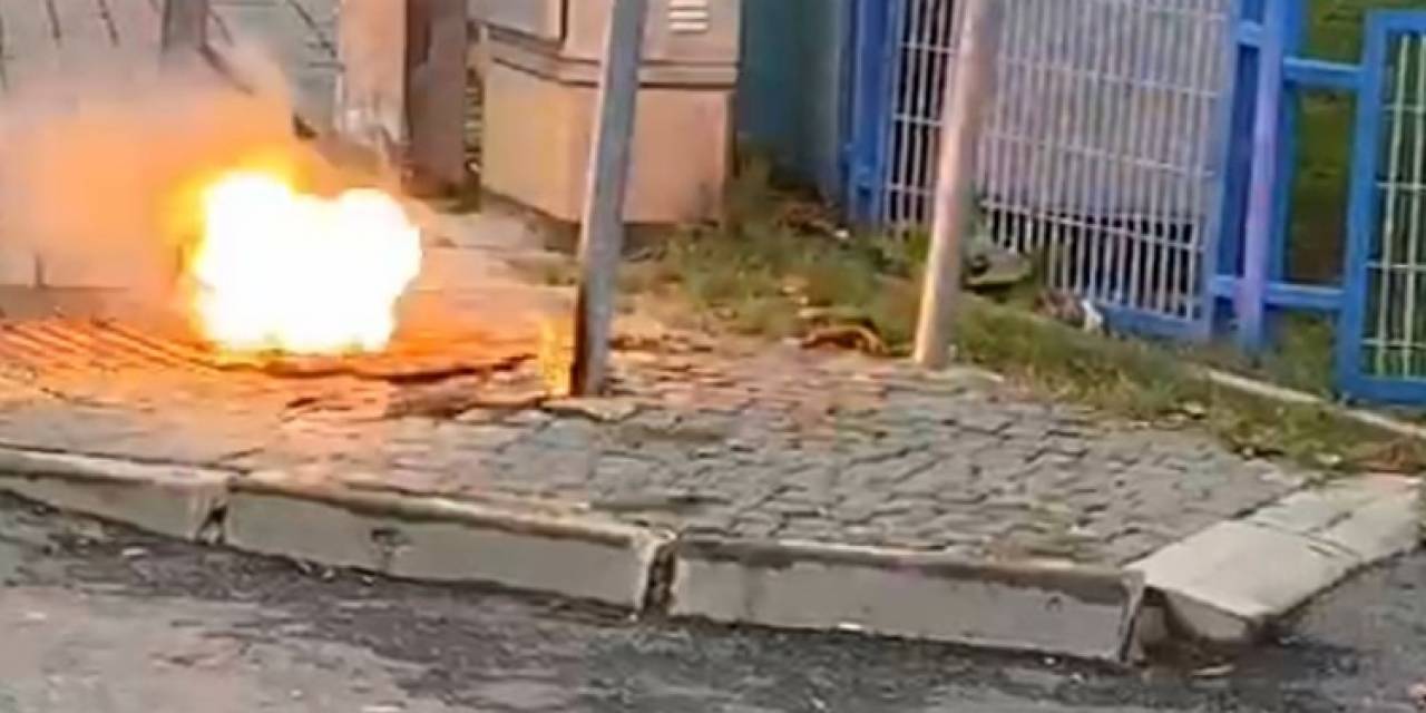 Sultangazi’de Yeraltı Kabloları Alev Aldı