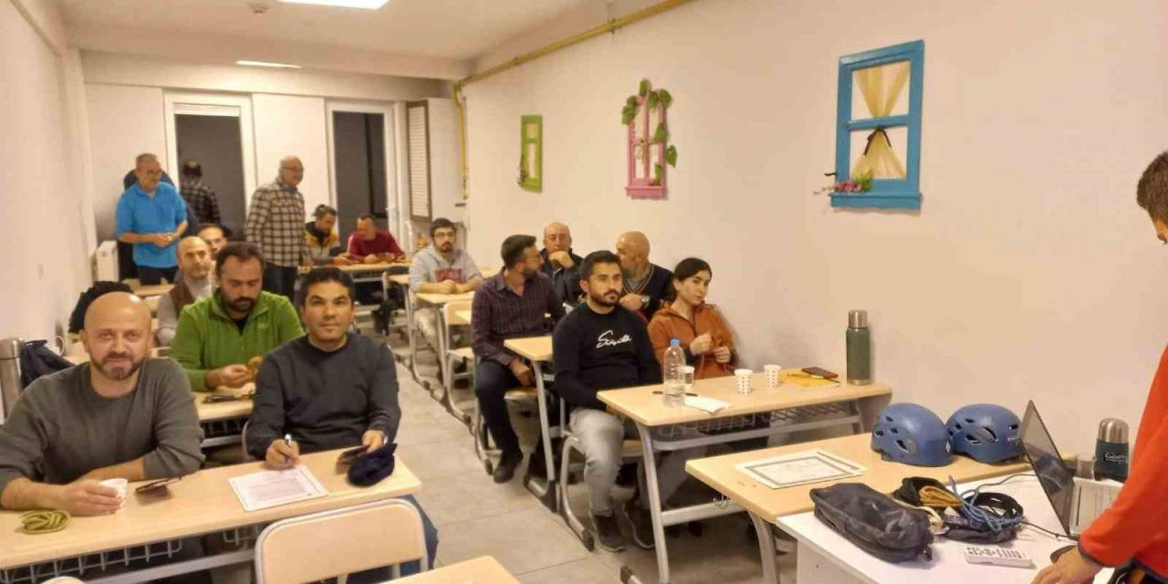 Eskişehir’de Dağcı Adaylarına Eğitim Veriliyor