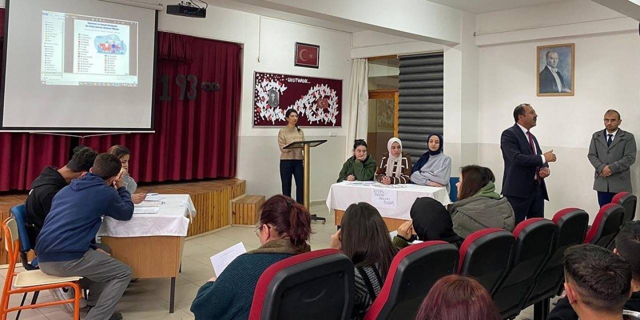 Çıldır Çpl’de Sosyal Medya Temalı Münazara