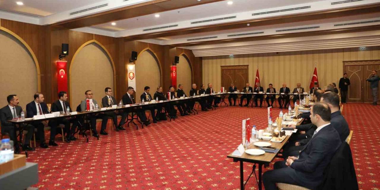 Vali Çelik: "Düzensiz Göçle Mücadelemiz Kararlılıkla Devam Edecek"