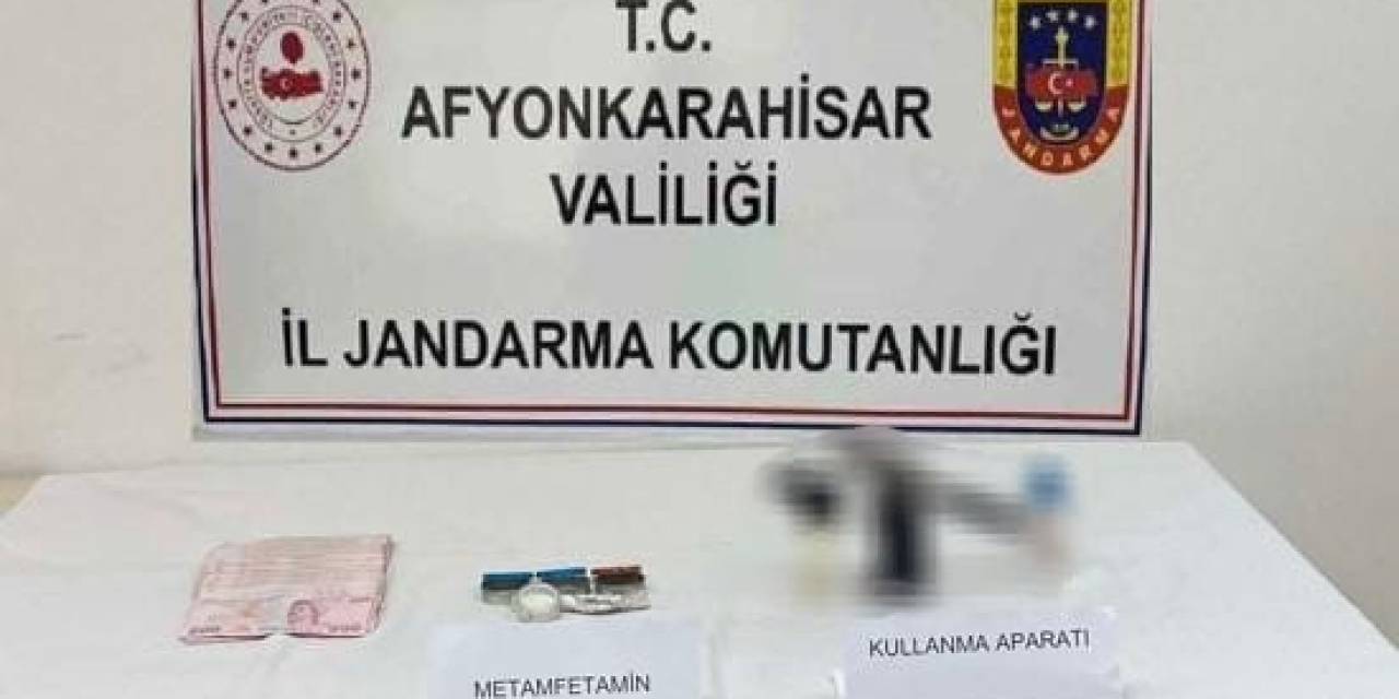 Zehir Tacirleri Ellerindeki Uyuşturucuyu Satamadan Yakalandı
