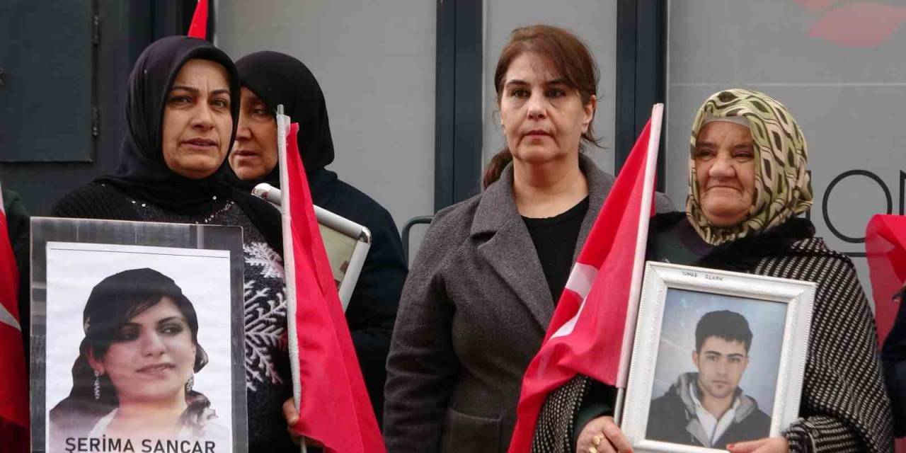 Van Annelerinin Evlat Nöbetine Bir Aile Daha Katıldı