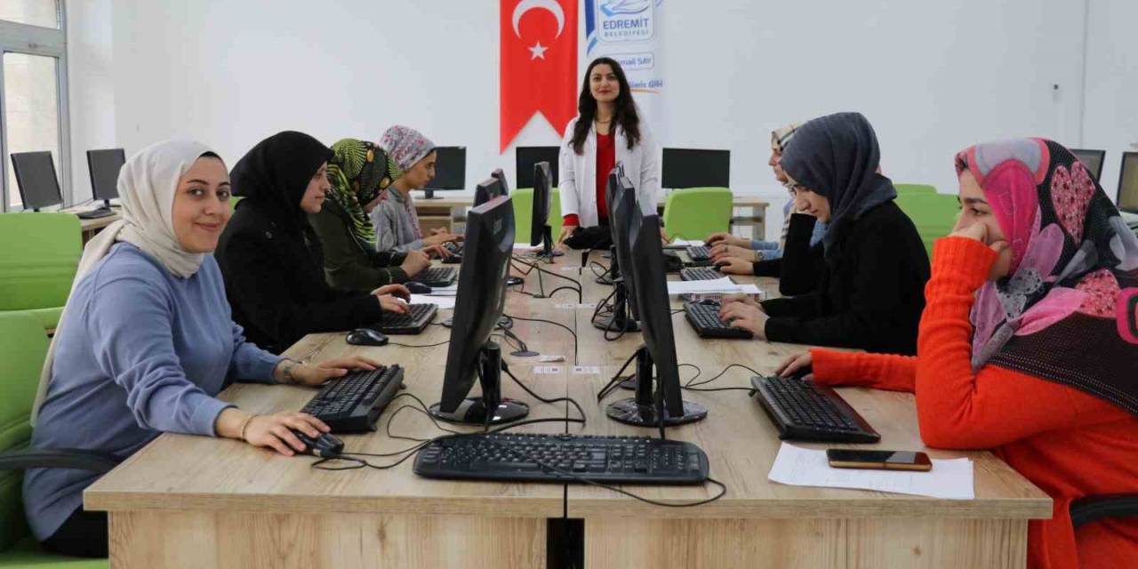 Edremit Belediyesinin Kurslarında Kadınlar Hem Meslek Öğreniyor Hem De Aile Bütçelerine Katkı Sağlıyor