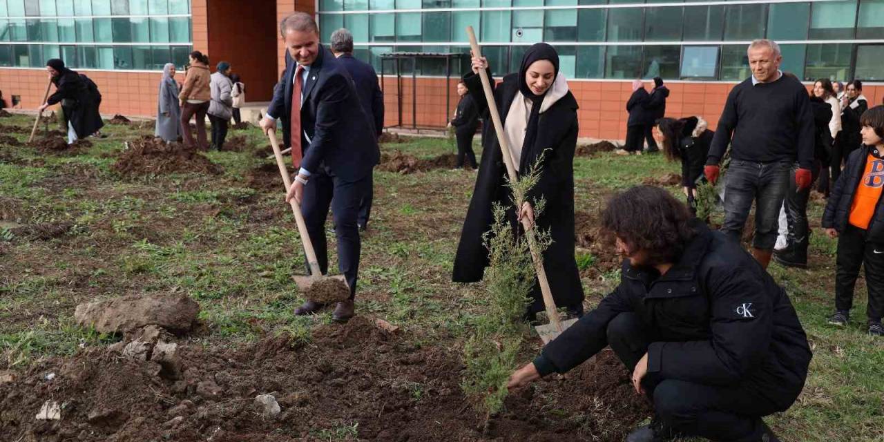 Cumhuriyetin 100’üncü Yılında 100 Fidan Toprakla Buluşturuldu